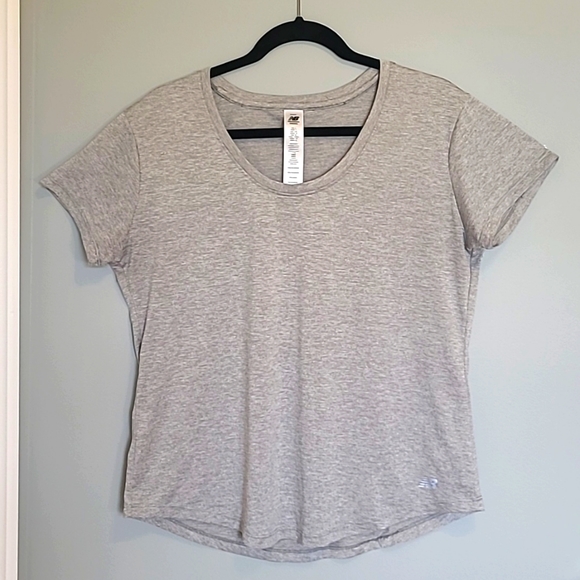 New Balance t shirt like new (L) - Picture 1 of 3